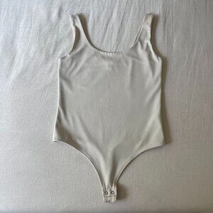 Express Body Contour High Compression Scoop Neck Bodysuit